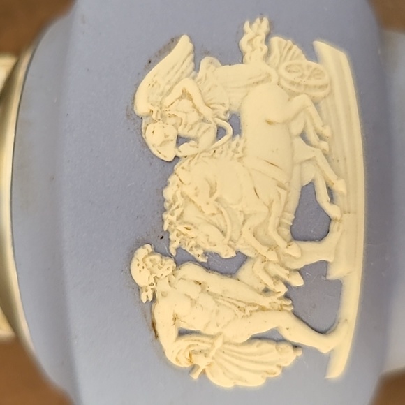 Vintage Wedgwood Table Lighter - Picture 3 of 6